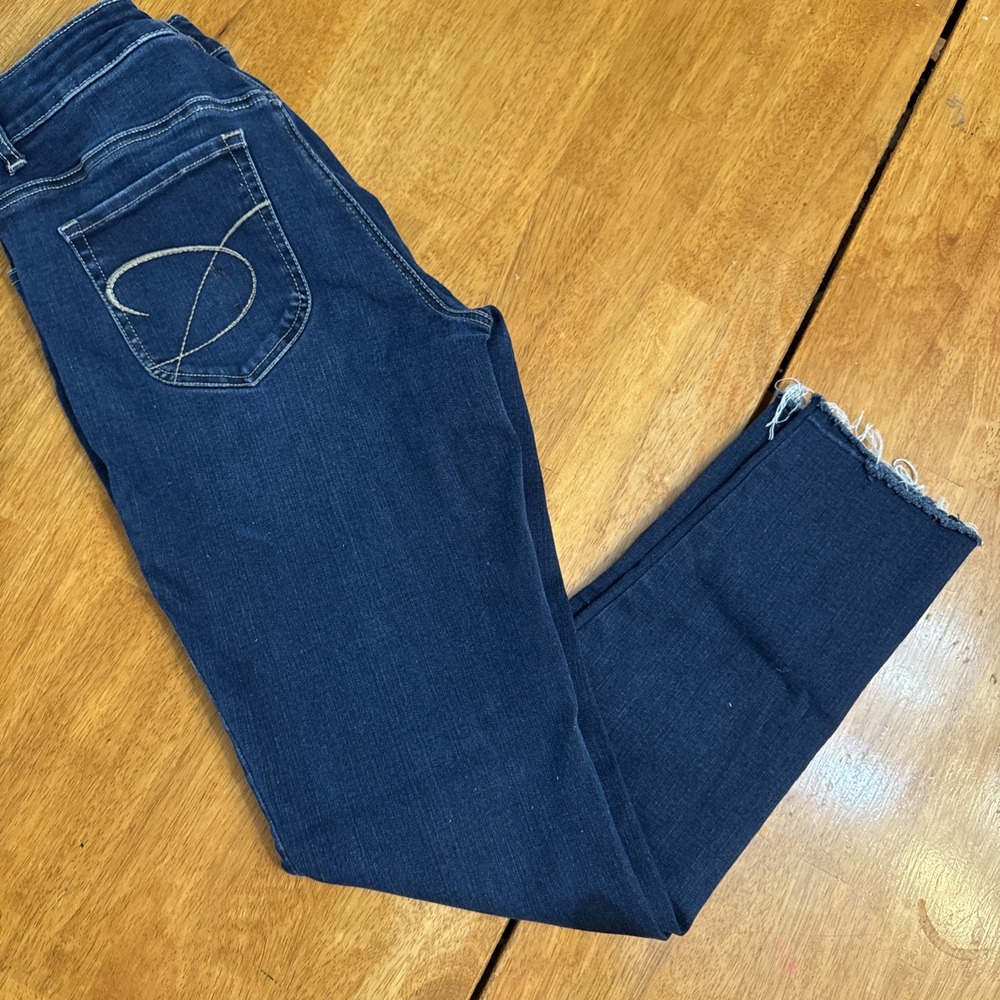 Chico's So Slimming Girlfriend Slim Straight Leg Jeans Blue Frayed Hem Sz 0.5 8